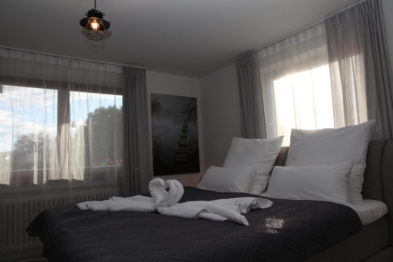 Gaestehaus Zum Rhein Rheinhausen Ngoại thất bức ảnh